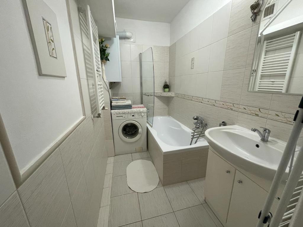 Апартаменты Attic Flat In The Center Братислава Экстерьер фото